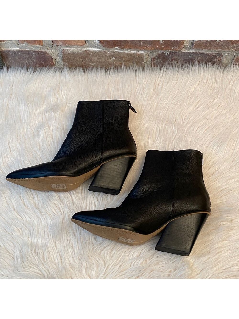 Dolce Vita Issa Black Leather Pointed-Toe Ankle Booties, Size 7.5 - Picture 9 of 17